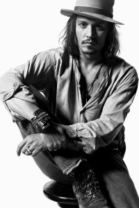 Johnny Depp isi face editura
